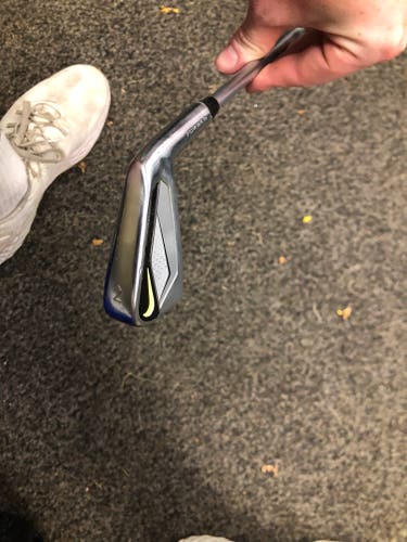 Used Men's Nike 2 iron Right Handed Vapor Fly Pro Regular Flex Graphite Shaft
