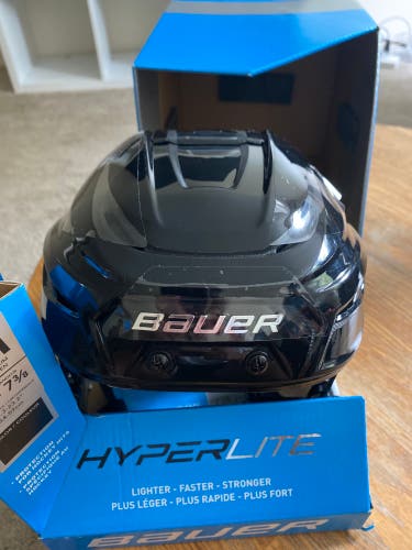 BRAND NEW Bauer Hyperlite Helmet Small/medium