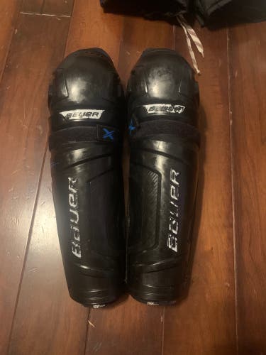 Bauer  Shin Pads