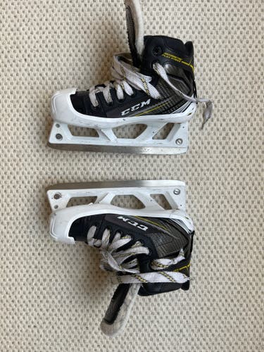 Junior Used CCM Tacks 9060 Hockey Goalie Skates Regular Width Size 13.5