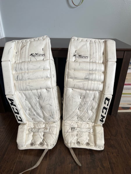 Used 24" CCM Extreme Flex 400 Goalie Leg Pads