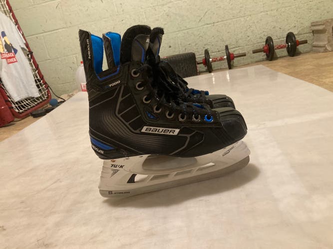Bauer Nexus N7000 Size 5.5 Hockey Skates