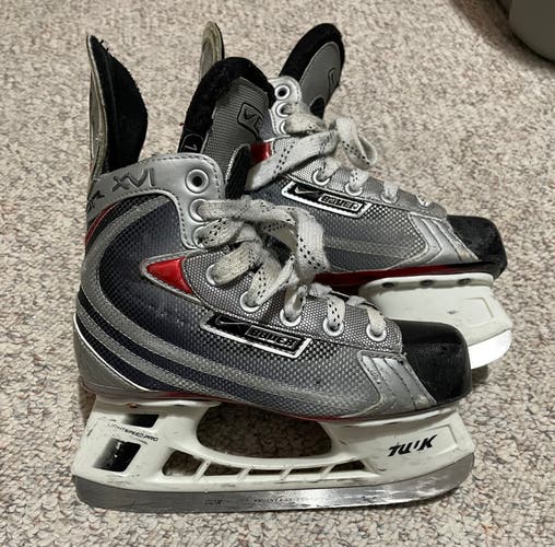 Bauer Nike XVI Vapor Hockey Skates, size 1.5 Junior