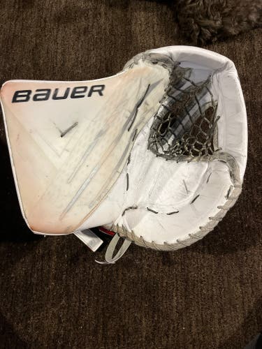 Bauer Hyperlite senior glove with intermediate palm