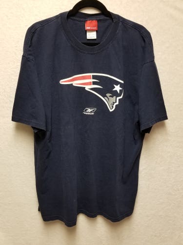 Vintage Reebok NFL New England Patriots Men's Size XL Red White & Blue T Shirt