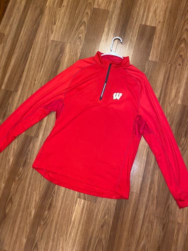 Wisconsin Badgers Team Issued Men’s Large 1/4 Zip Pullover
