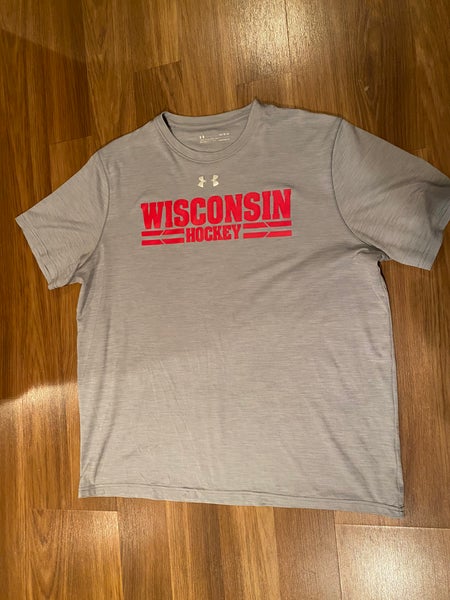 New Wisconsin Hockey Under Armour Team Issued Training Shirt Men’s Large Grey HeatGear Technology