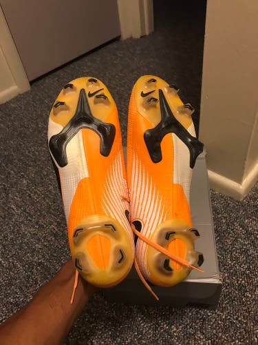 Yellow Unisex Size 9.5 (Women's 10.5) Nike Mercurial Superfly Cleats