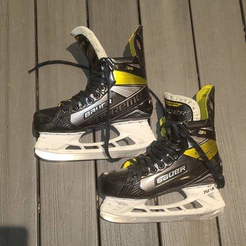 Senior Used Bauer Supreme 3S Hockey Skates Size 7.5