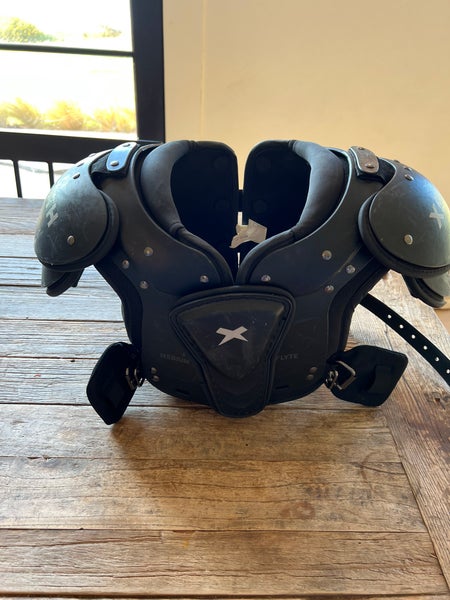 Youth Medium Xenith Flyte Shoulder Pads