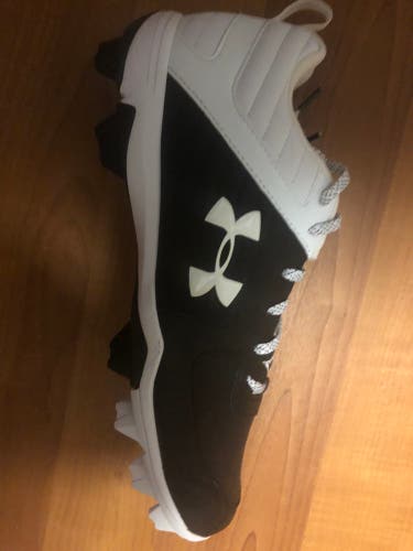 Under Armour Black Adult Molded Cleats Low Top  11.5
