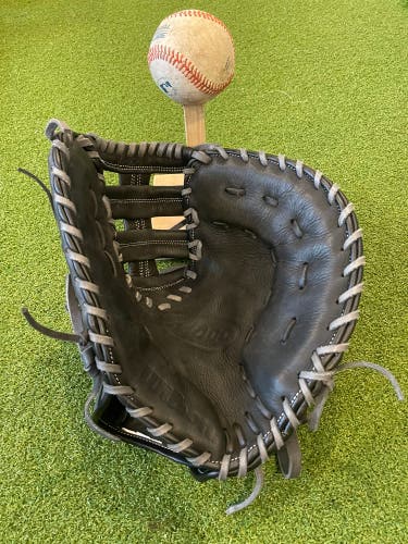 Wilson A1000 Firstbase Baseball Mitt 12.5”