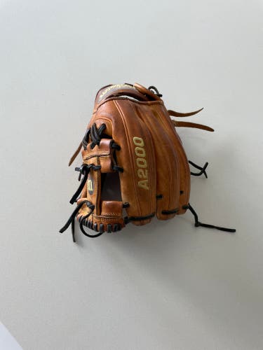 Used Infield 11.5" A2000 Baseball Glove