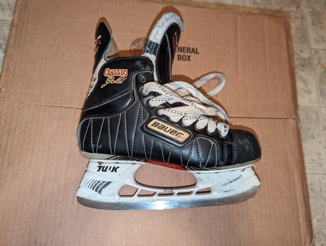 Senior Used Bauer Supreme Classic Gold Hockey Skates Regular Width Size 10