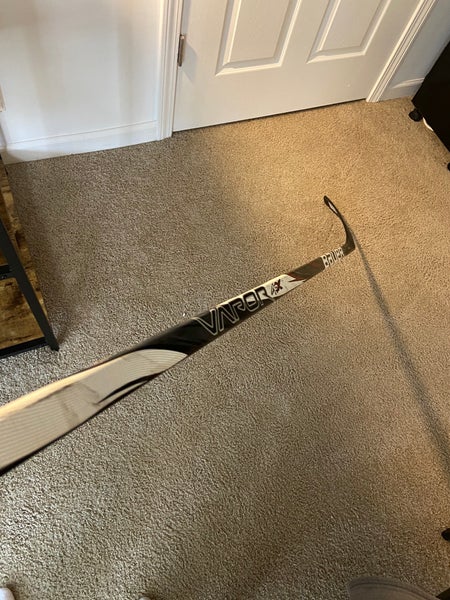 Senior Right Handed Mid Pattern Pro Stock Vapor APX Hockey Stick