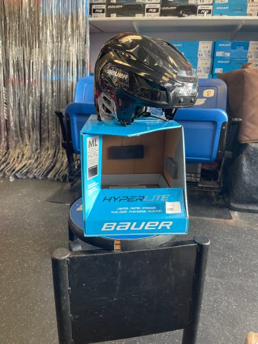 New Medium Bauer Hyperlite Helmet