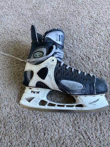 Used CCM Wide Width Size 9.5 Tacks 1152 Hockey Skates