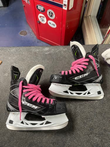 New CCM Regular Width  Size 5.5 RibCor 78K Hockey Skates