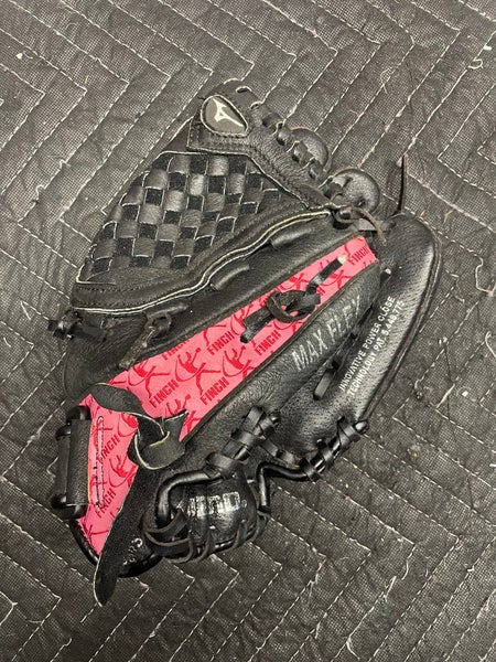 ¡ Well Broken In Finch Infield 11" Prospect Softball Glove