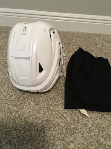 New Medium Bauer Re-Akt 150 Helmet