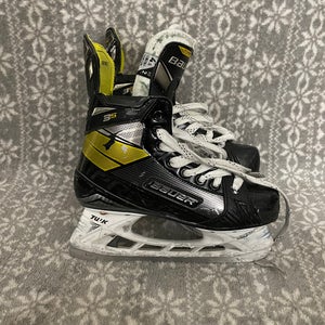Used Intermediate Bauer Supreme 3S Hockey Skates Regular Width Size 4.5