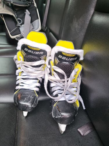 Youth Used Bauer Supreme Hockey Skates Regular Width Size 10