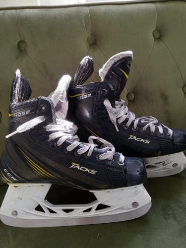 Senior Used CCM Tacks 4052 Hockey Skates Regular Width Size 8