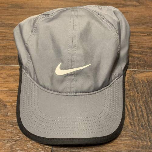 Nike Sportswear Featherlight Dri Fit Athletic OSFM adjustable Gray hat