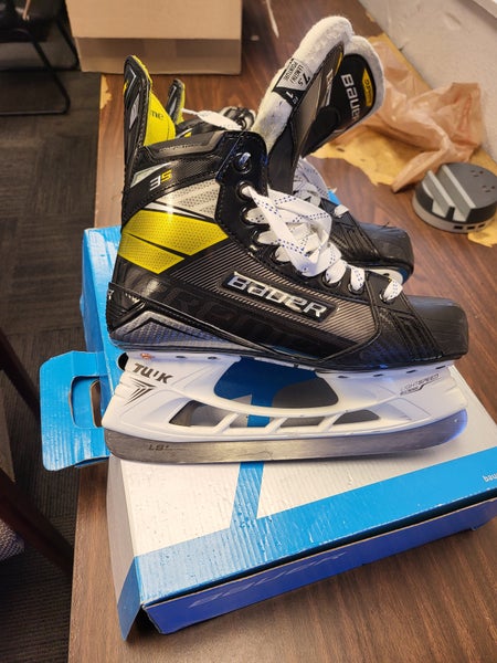Senior Used Bauer Supreme 3S Hockey Skates Regular Width Size 7.5