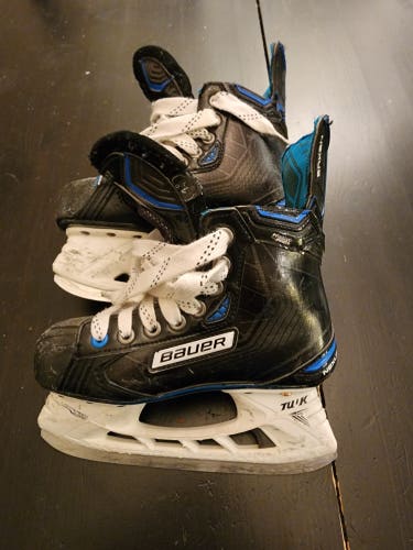Junior Used Bauer Nexus Freeze Pro+ Hockey Skates Regular Width Size 1.5