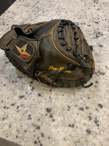 Used Right Hand Throw 33.5" Baseball Glove
