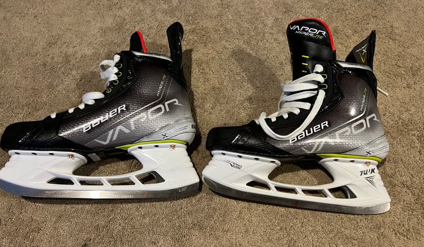 Senior New Bauer Vapor Hyperlite Hockey Skates Regular Width Size 11