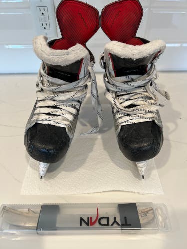 Used Bauer Vapor 1x Regular Width Size 4 Hockey Skates