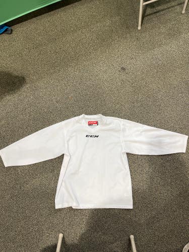 White Used Large/Extra Large CCM Goalie Jersey