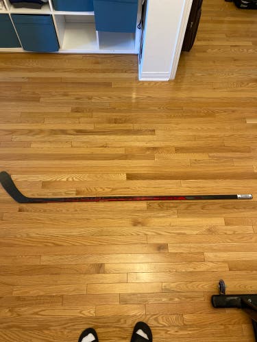Senior Right Handed P28 Pro Stock Jetspeed FT4 Pro Hockey Stick