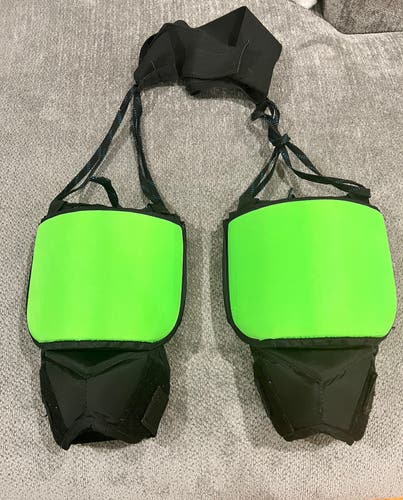 Factory Mad knee guards