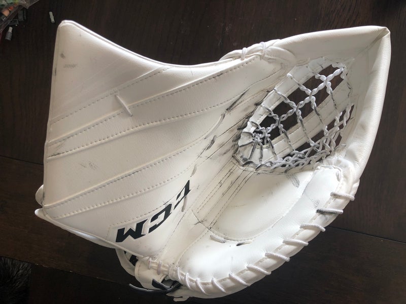 CCM Extreme Flex 5 Pro Goalie Catch Glove 590