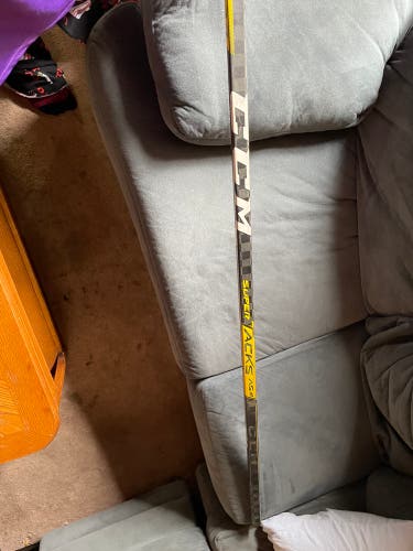 Senior Right Handed P28 Pro Stock Super Tacks AS2 Pro Hockey Stick