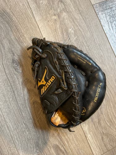 Right Hand Throw 31.5" Prospect Leather Baseball Glove