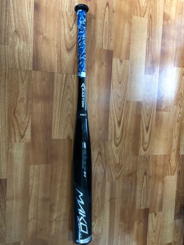 Kid Pitch (9YO-13YO) 2017 Composite Mako Beast (-8) 22 oz 30" Bat