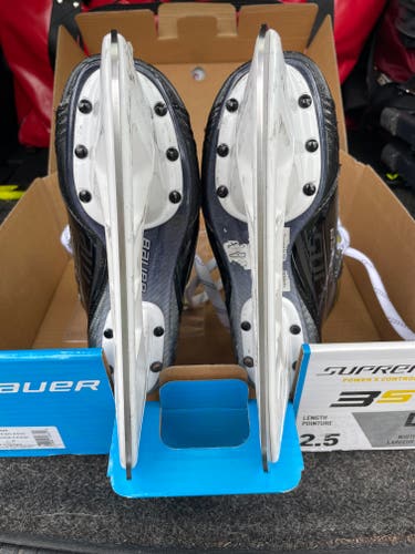 Youth Used Bauer Supreme 3S Hockey Skates Size 2.5