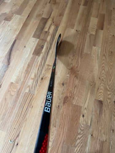 Intermediate New Left Hand Bauer Vapor FlyLite Hockey Stick P88