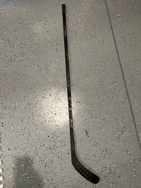 Like New Senior CCM Right Handed Ribcor Trigger 6 Pro Hockey Stick P88