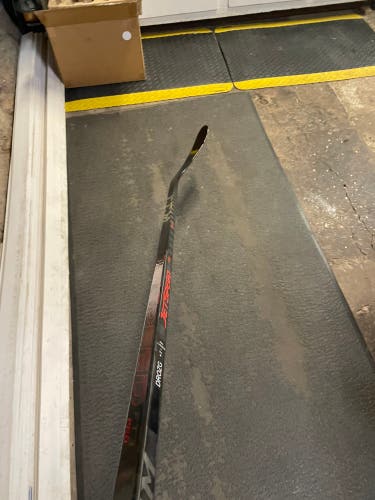 Senior Right Handed P28 Pro Stock JetSpeed FT3 Pro Hockey Stick