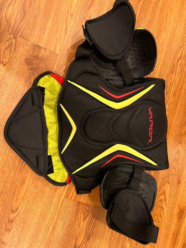 Junior Medium Bauer Vapor Shoulder Pads