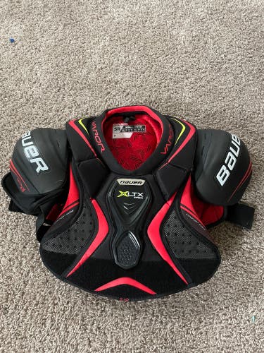Senior Small Bauer  Vapor Shoulder Pads