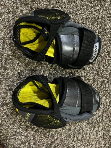 Used Small Bauer Supreme 1S Elbow Pads
