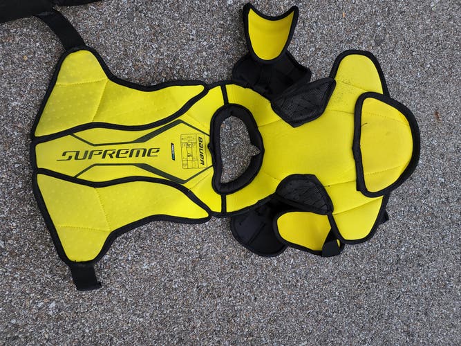 Used Junior Large Bauer Supreme S29 Shoulder Pads
