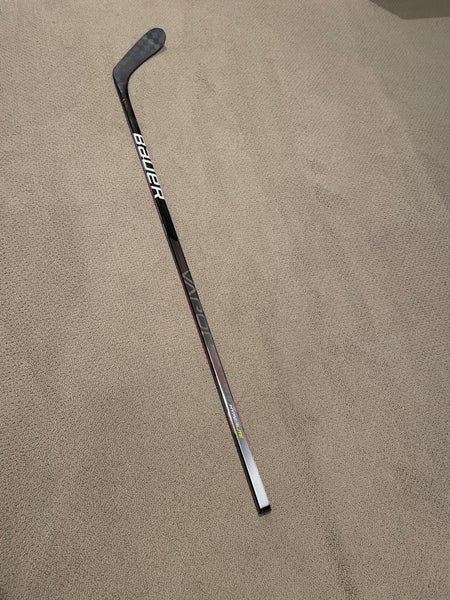 Senior Right Handed P28 Vapor Hyperlite Hockey Stick