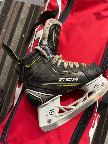 Used CCM Regular Width Size 2.5 Tacks Classic Pro Hockey Skates